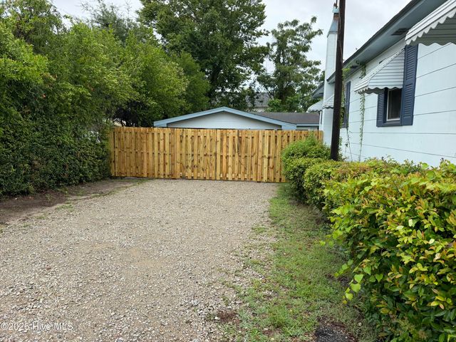 1121 S 6th Street, Wilmington, NC 28401