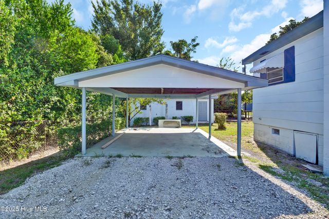 1121 S 6th Street, Wilmington, NC 28401