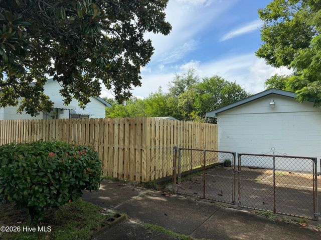 1121 S 6th Street, Wilmington, NC 28401