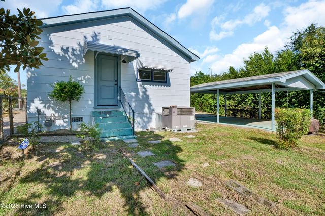 1121 S 6th Street, Wilmington, NC 28401