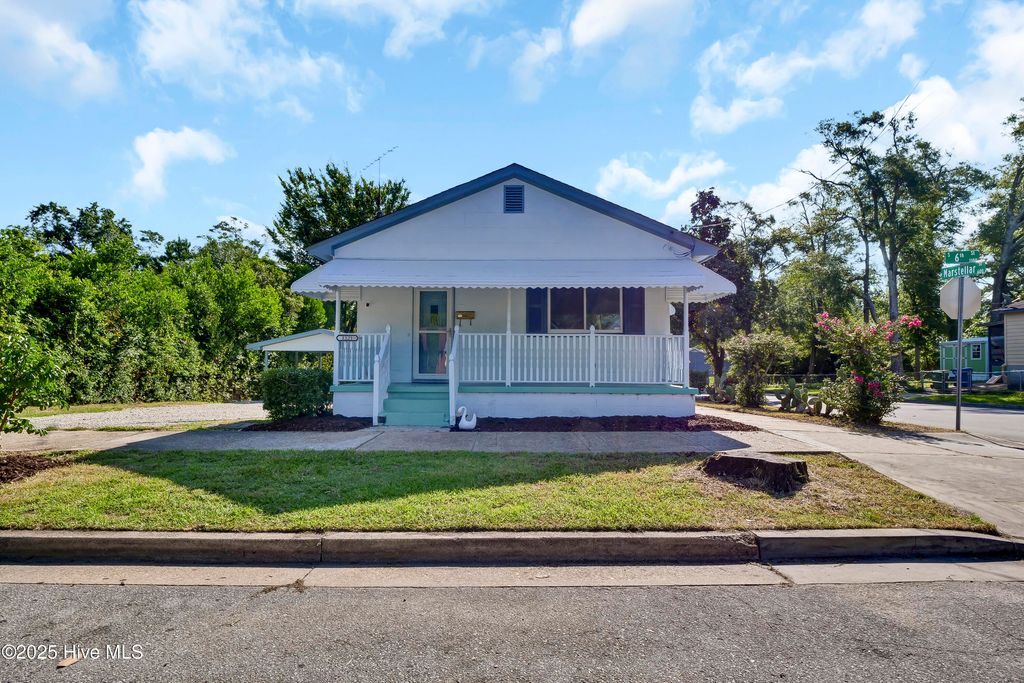 1121 S 6th Street, Wilmington, NC 28401