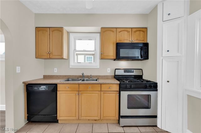 239 E 214th Street, Euclid, OH 44123