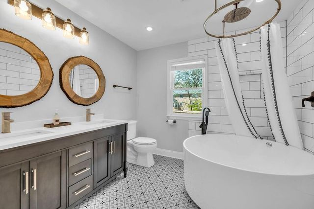 5002 Vernon Oaks Drive, Dunwoody, GA 30338