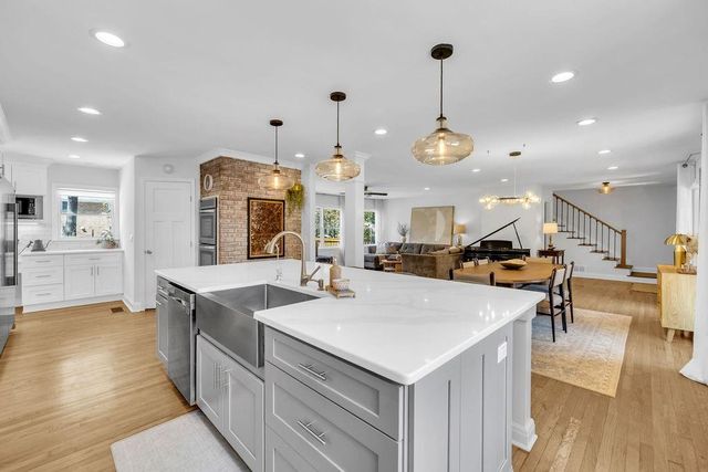 5002 Vernon Oaks Drive, Dunwoody, GA 30338