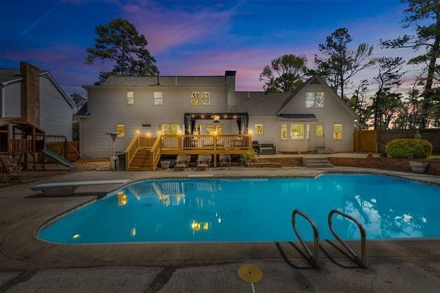 5002 Vernon Oaks Drive, Dunwoody, GA 30338