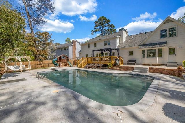 5002 Vernon Oaks Drive, Dunwoody, GA 30338