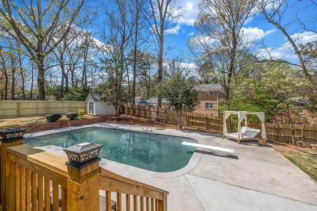 5002 Vernon Oaks Drive, Dunwoody, GA 30338