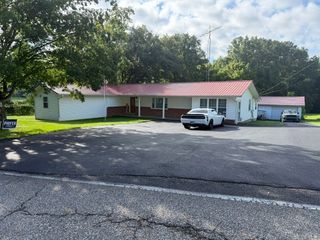43 Danville Rd, Big Sandy, TN 38221