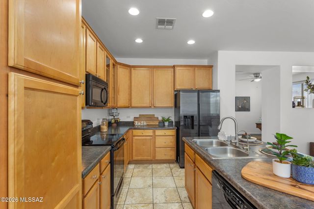 191 W Camino Espiga, Sahuarita, AZ 85629