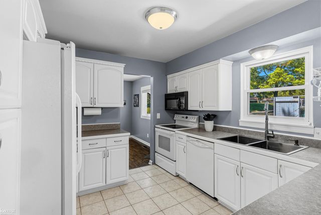 4216 Lahring Road, Linden, MI 48451