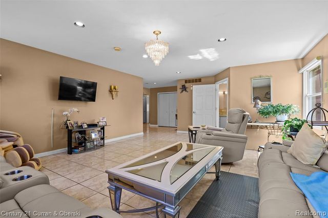 6151 Oakman Boulevard, Dearborn, MI 48126