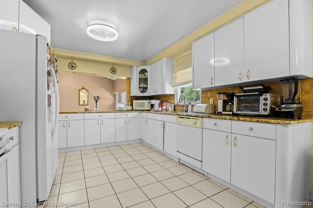 6151 Oakman Boulevard, Dearborn, MI 48126