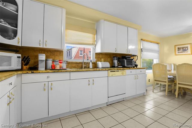 6151 Oakman Boulevard, Dearborn, MI 48126
