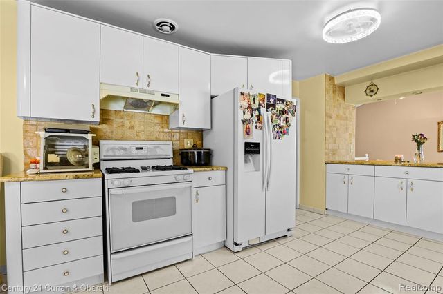 6151 Oakman Boulevard, Dearborn, MI 48126