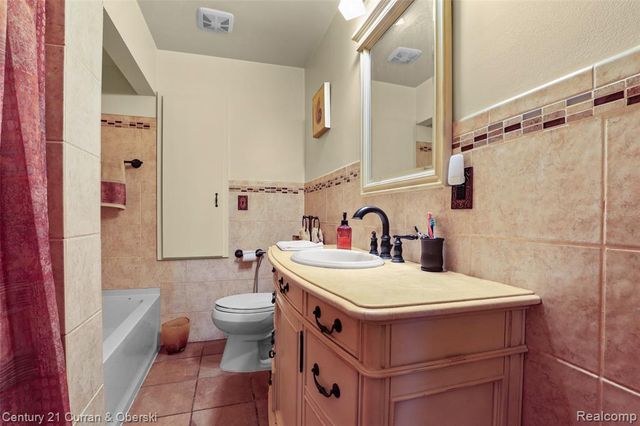 6151 Oakman Boulevard, Dearborn, MI 48126