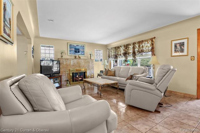 6151 Oakman Boulevard, Dearborn, MI 48126