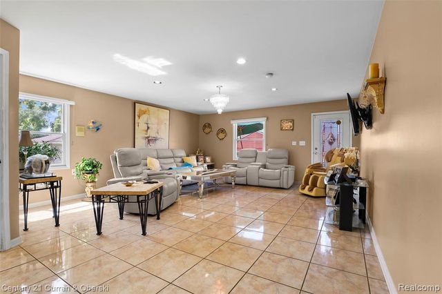 6151 Oakman Boulevard, Dearborn, MI 48126