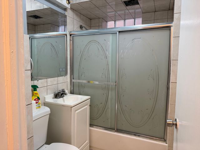 3033 S Kenneth Avenue, Chicago, IL 60623