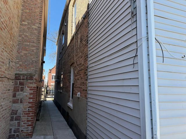 3033 S Kenneth Avenue, Chicago, IL 60623