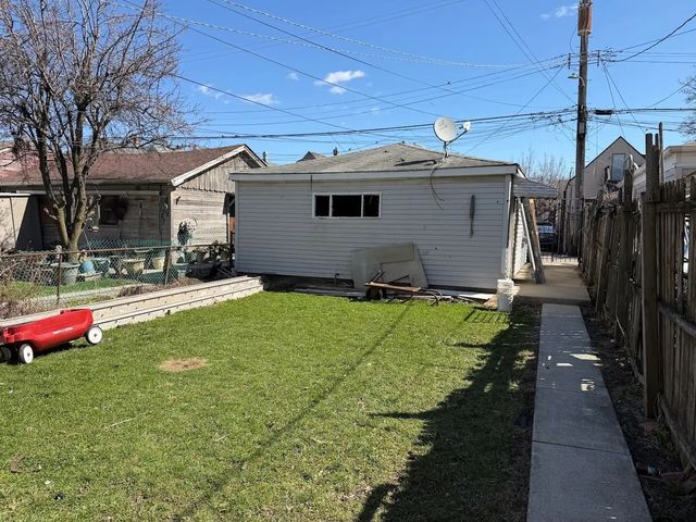 3033 S Kenneth Avenue, Chicago, IL 60623