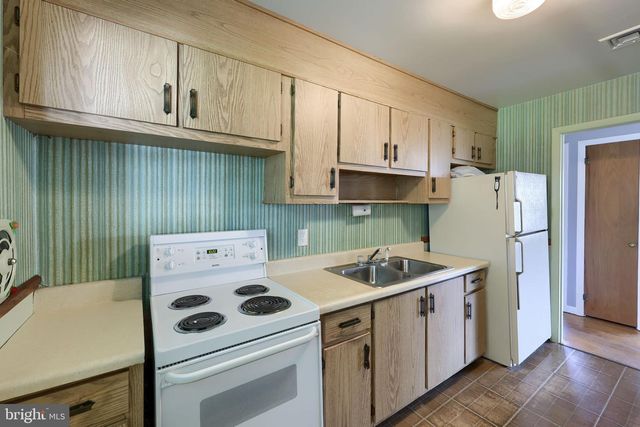 131 CAMBRIDGE DR, Mechanicsburg, PA 17055