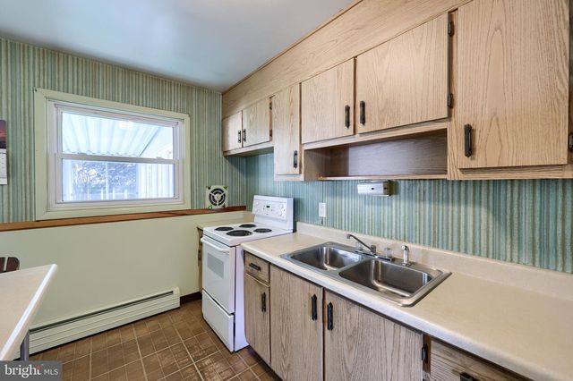 131 CAMBRIDGE DR, Mechanicsburg, PA 17055