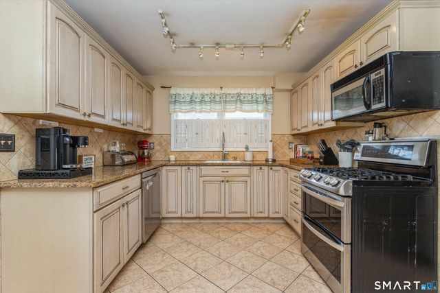 59 Woodway Road APT 1, Stamford, CT 06907