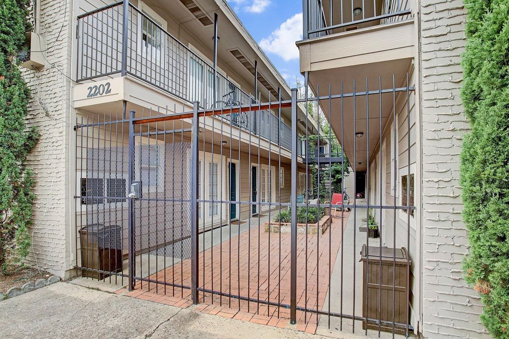 2202 Park Street 12, Houston, TX 77019