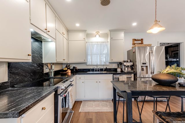 528 FREY ST, Boerne, TX 78006