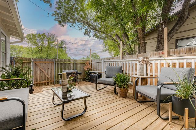 528 FREY ST, Boerne, TX 78006