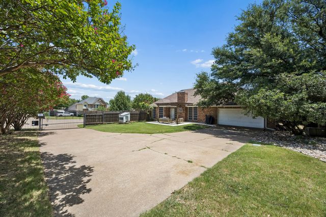 729 Herman Drive, Hurst, TX 76054