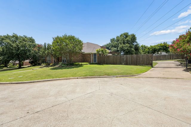 729 Herman Drive, Hurst, TX 76054