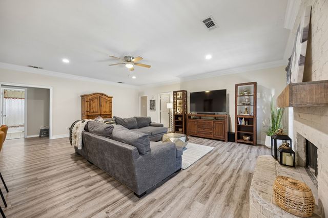 729 Herman Drive, Hurst, TX 76054