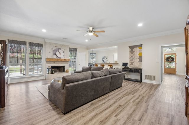 729 Herman Drive, Hurst, TX 76054
