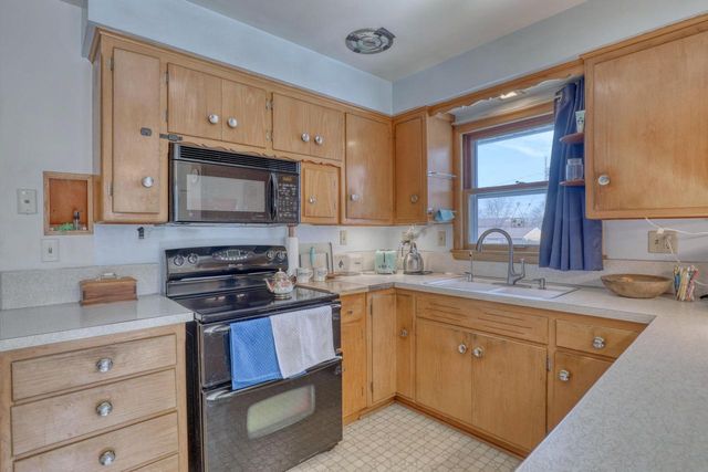 3010 Cottonwood COURT, Brookfield, WI 53005