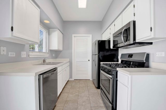 2571 Eldorado Lane 1, Naperville, IL 60564