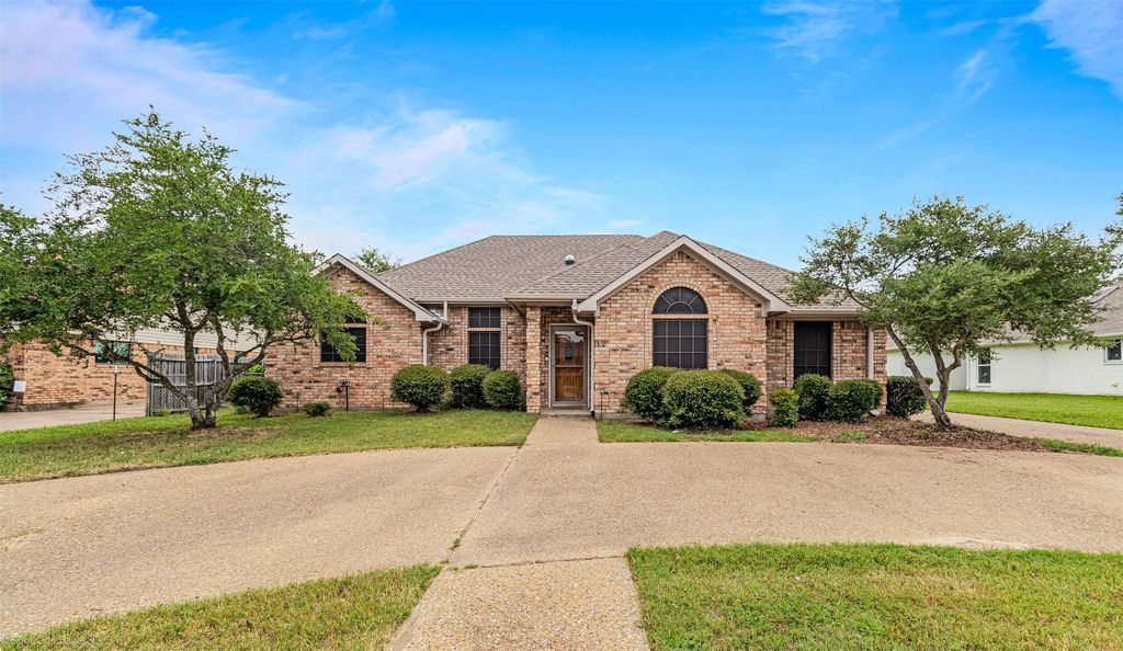 302 Rash Lane, Terrell, TX 75160