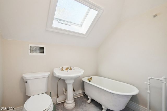 4 Fairwood Rd, Madison Boro, NJ 07940