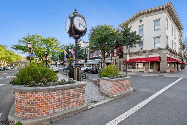 4 Fairwood Rd, Madison Boro, NJ 07940