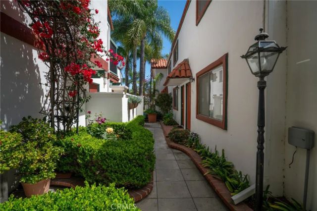 807 Roswell Avenue, Long Beach, CA 90804
