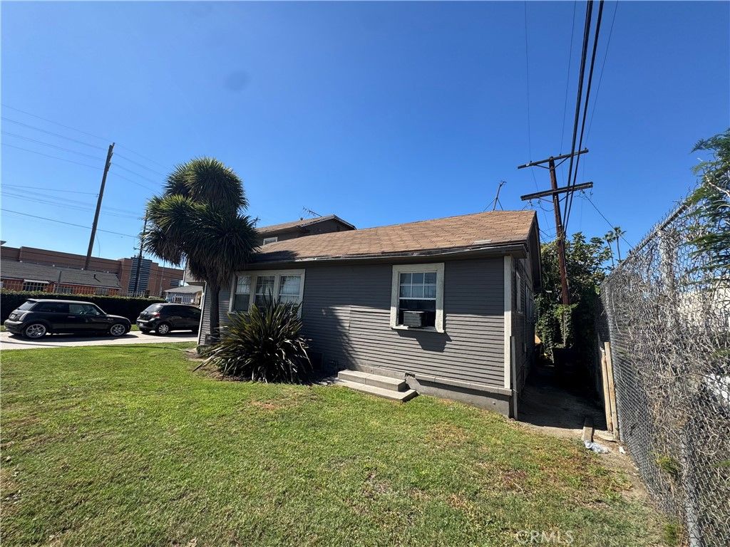 5747 S Gramercy Place, Los Angeles, CA 90062 — photo 2