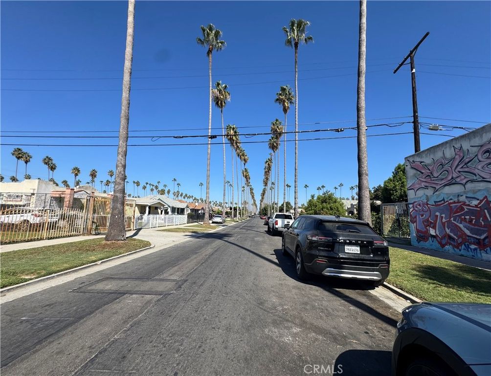 5747 S Gramercy Place, Los Angeles, CA 90062 — photo 4