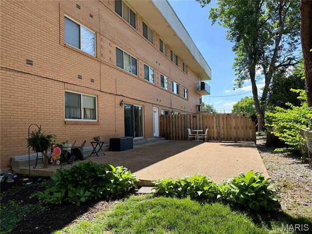 8631 Old Bonhomme Road 1E, St Louis, MO 63132