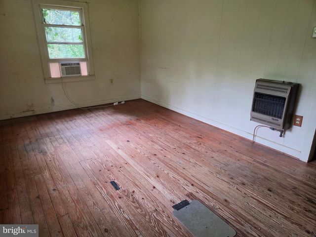 143 BOTTOM DOLLAR LN, Harpers Ferry, WV 25425