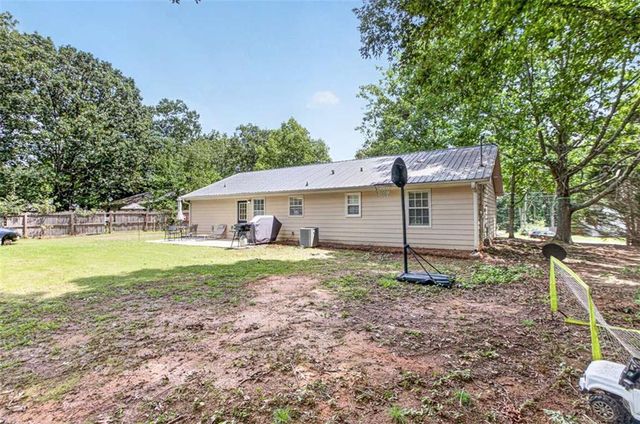 216 Brooks Lane, Winder, GA 30680