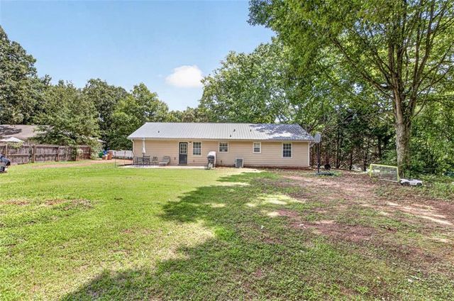 216 Brooks Lane, Winder, GA 30680