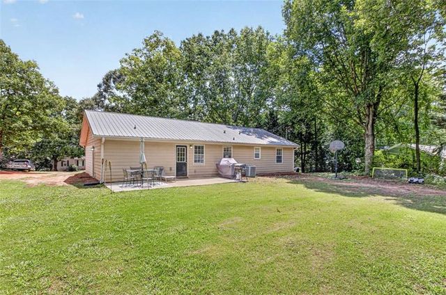 216 Brooks Lane, Winder, GA 30680