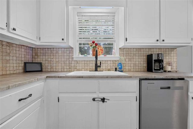 216 Brooks Lane, Winder, GA 30680