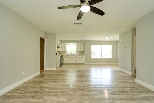 201 MCLENDON, Mexia, TX 76667