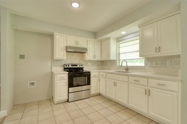 201 MCLENDON, Mexia, TX 76667